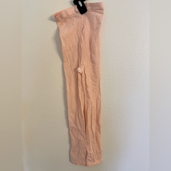 Capezio Blush Dancewear Footless Tights Pink Adult Extra Long - Picture 6 of 6